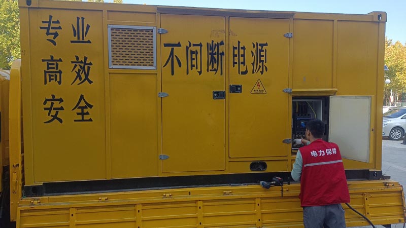商洛柴油发电机组和UPS电源配合使用时，如何避免切换过程中的电力中断？